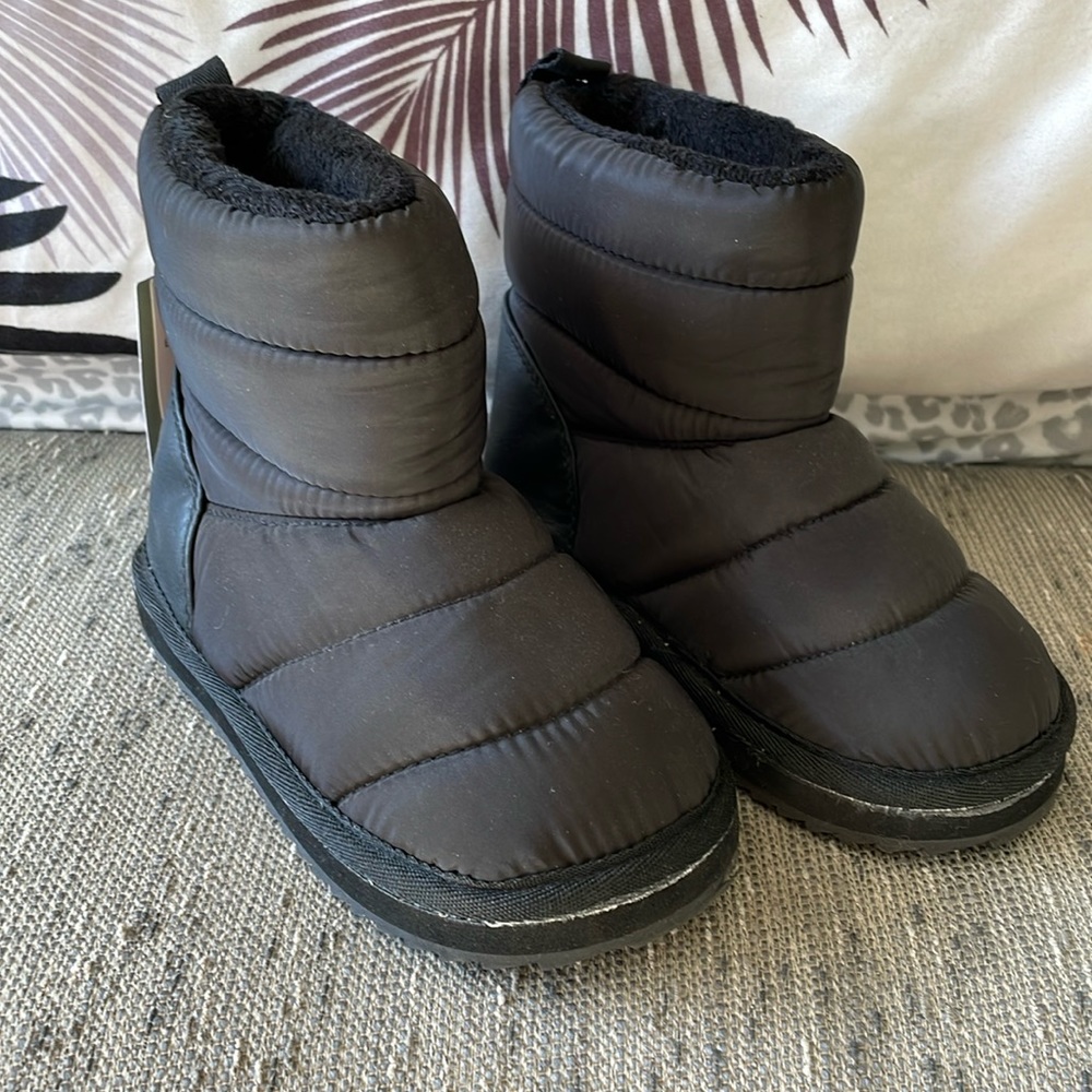 NWT H&M faux fur boots